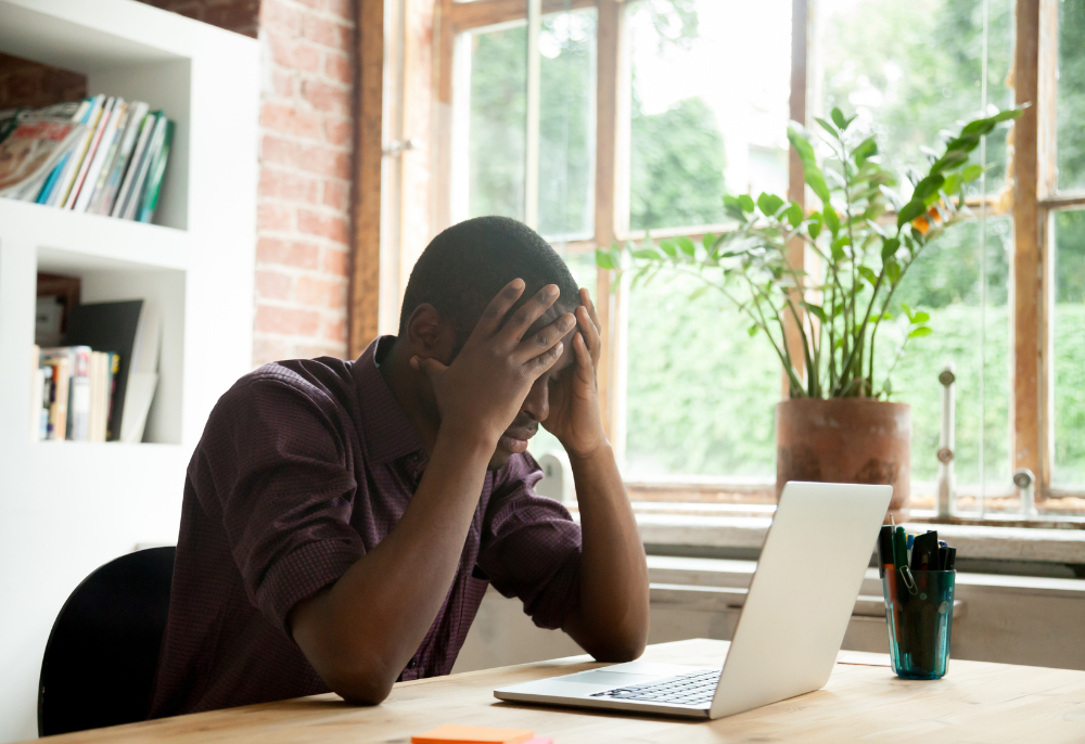 Como lidar com bloqueios criativos sem se sentir uma fraude